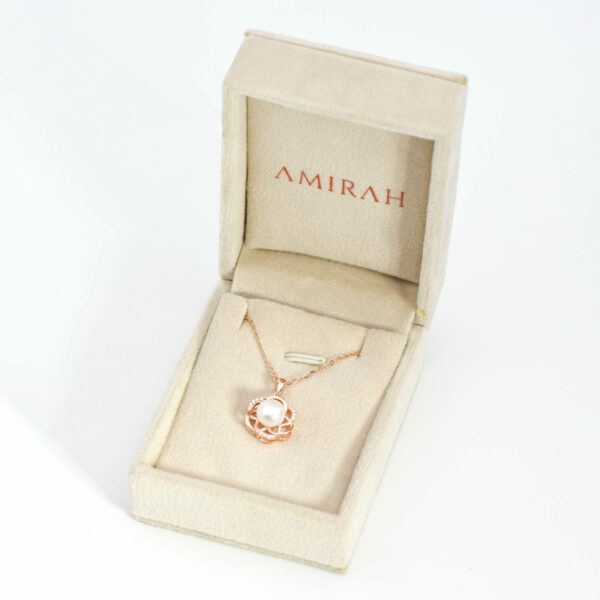 Pearl & Gleam Pendant - Image 2
