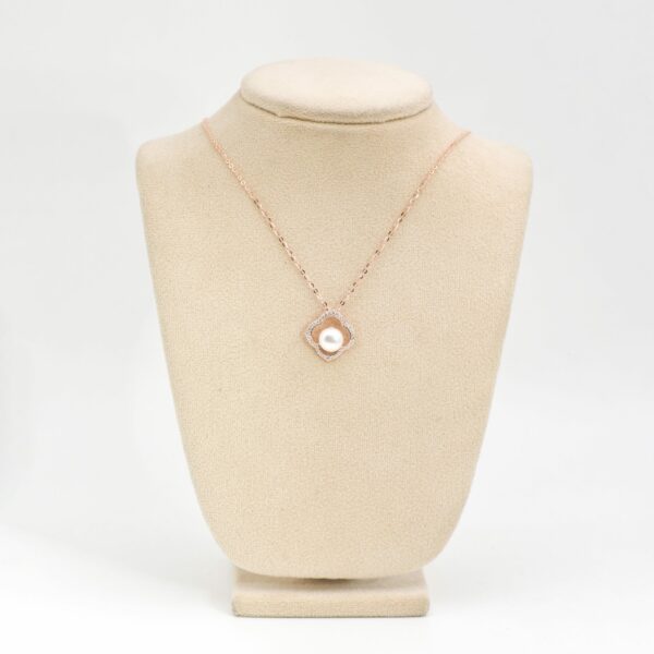 Pearlaura Pendant