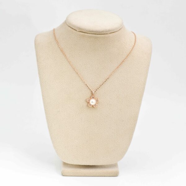 Flora Luxe Pearl Pendant