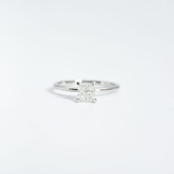 Queen’s Grace Diamond Ring