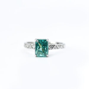 Emerald Kiss Ring