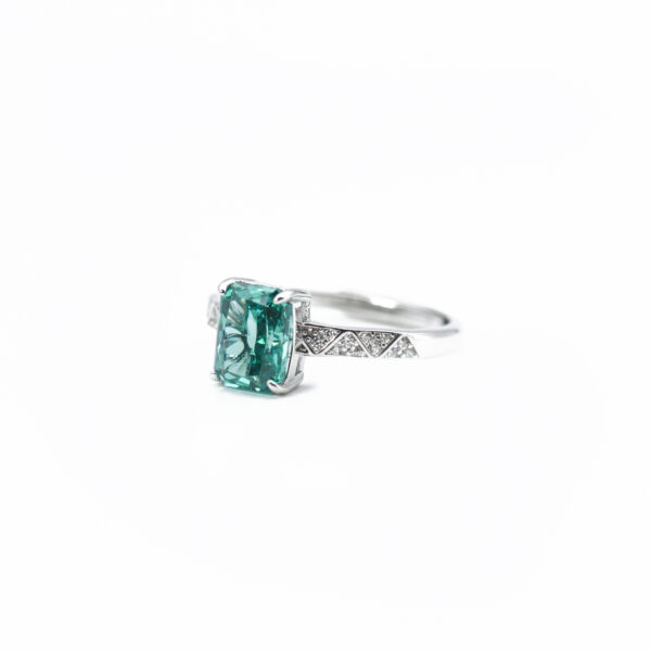 Emerald Kiss Ring - Image 2