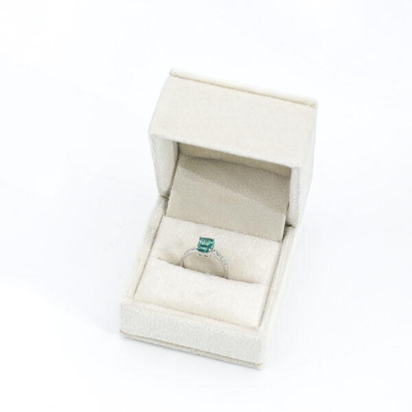 Emerald Kiss Ring - Image 3