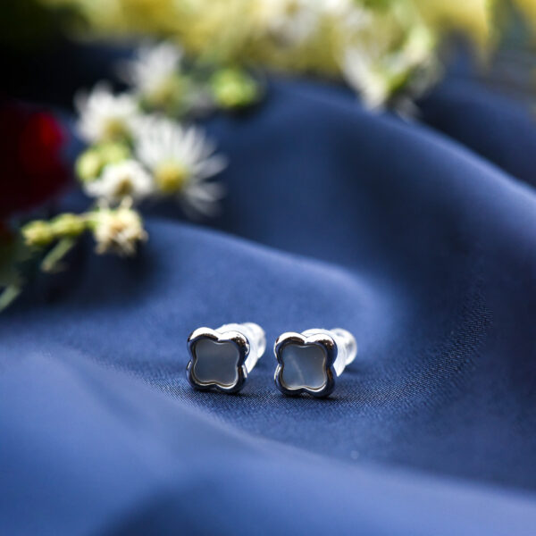Radiant Clover Earring - Image 4