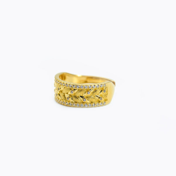 Golden Majesty Ring - Image 2