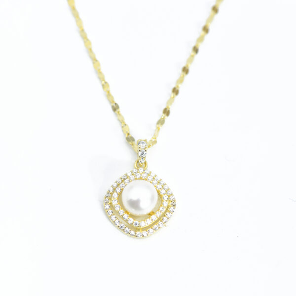 Glow Queen Pendant - Image 2