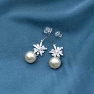 Snow Pearl Radiance Earring